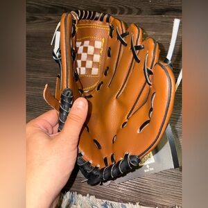 NWT youth left handed baseball glove